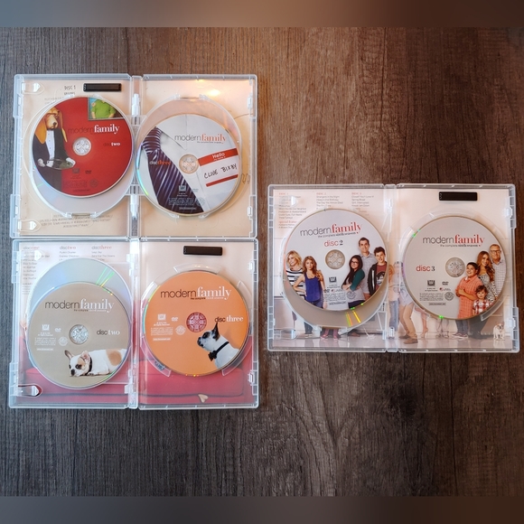 MODERN FAMILY TV- Series Seasons One, Three, and Six on 9 DVDs. - Picture 2 of 7